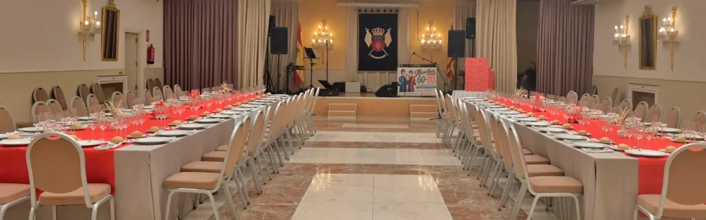 Coralistas y socios colaboradores de la Coral Harmonia Polifònica de València celebrando la comida de fin de curso en junio de 2026.
