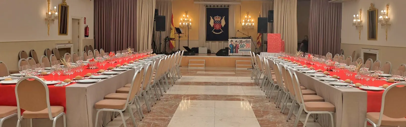 Coralistas y socios colaboradores de la Coral Harmonia Polifònica de València celebrando la comida de fin de curso en junio de 2026.